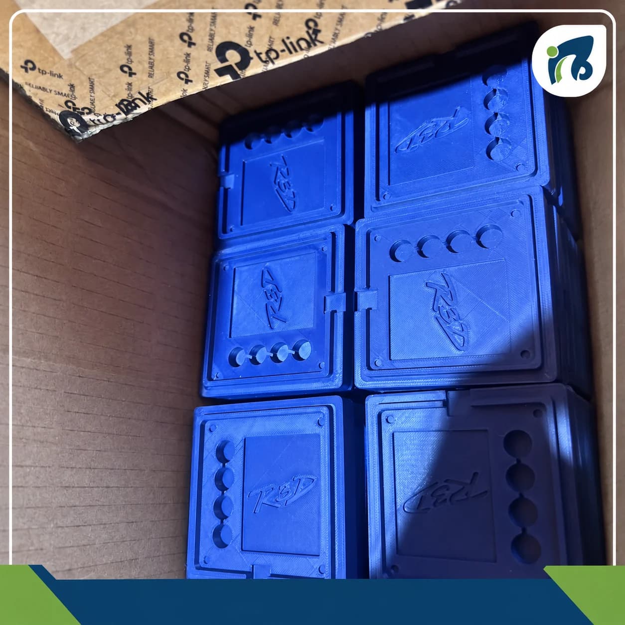 Komponen custom hasil cetak 3D Pegangind berwarna biru